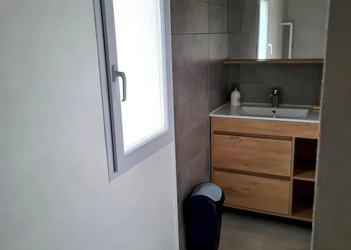 Grande Maison Conviviale A Avec Jardin Clos